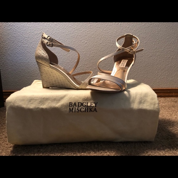 Badgley Mischka wedding wedges - Picture 3 of 5